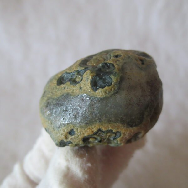 natural thumb eye gobi agate desert raw stone mineral (m127)