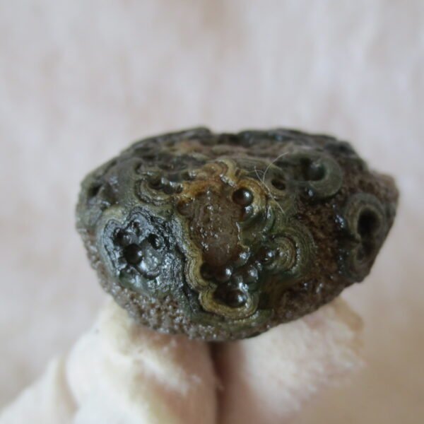 natural thumb eye gobi agate desert raw stone mineral (m131) (copy)