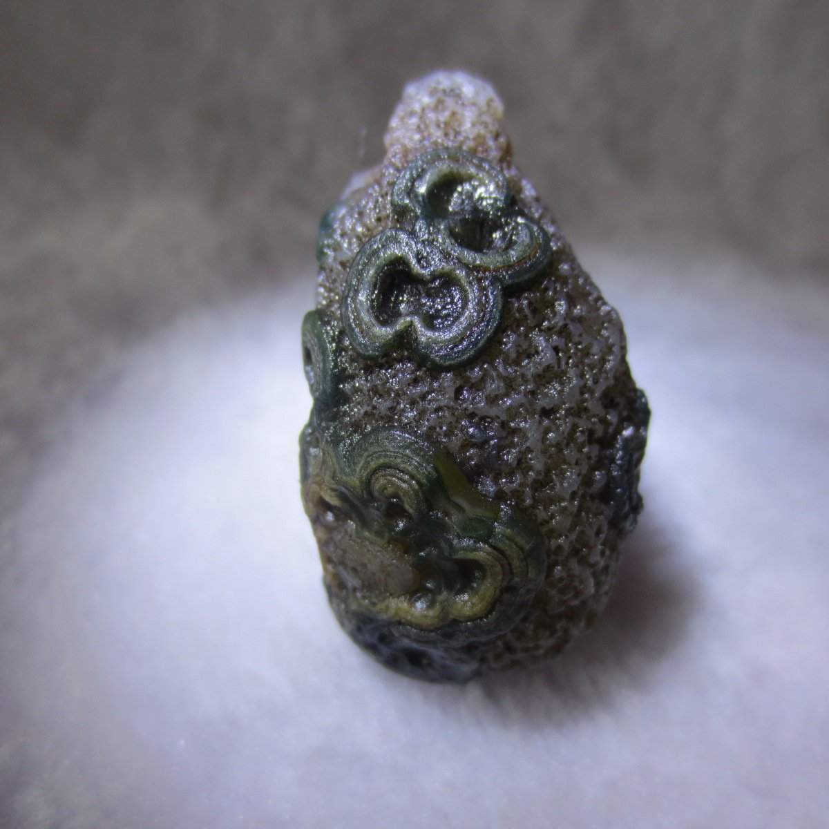natural thumb eye gobi agate desert raw stone mineral (m132)