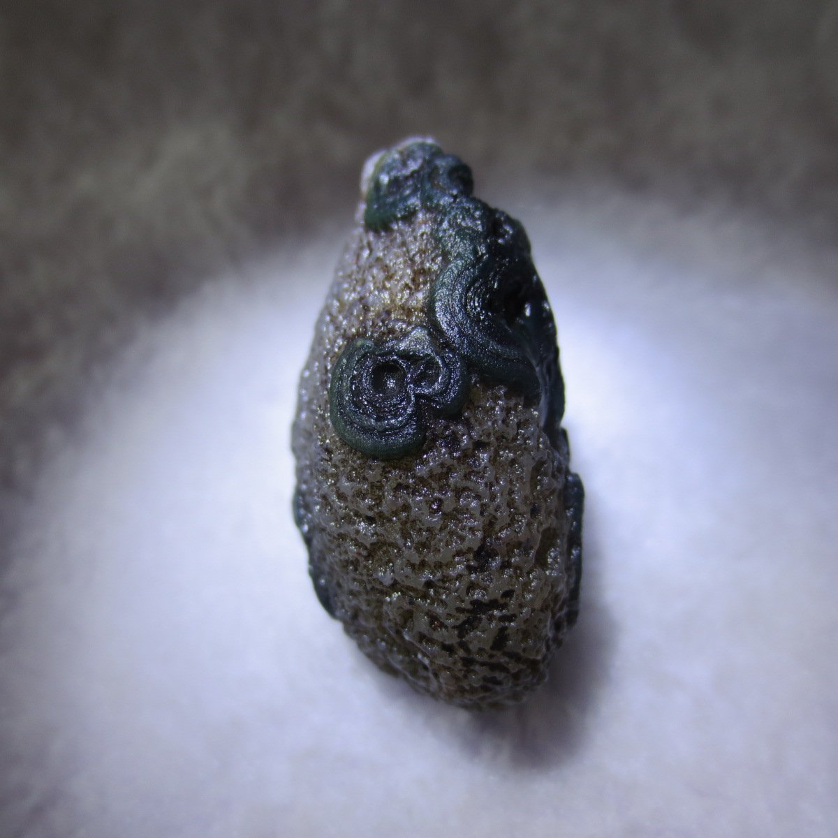 natural thumb eye gobi agate desert raw stone mineral (m132)