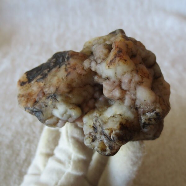 natural quartz flower gobi stone raw desert rock home decor. (g47)