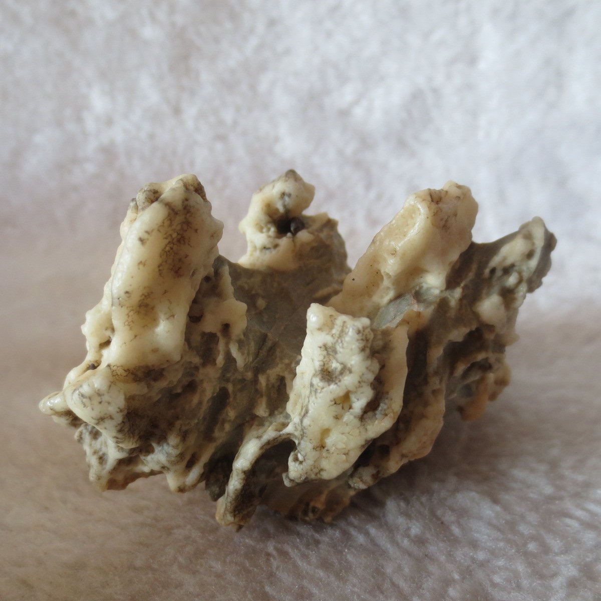 mountain shaped gobi wind carved layered agate natural rough stone specimen (j35)
