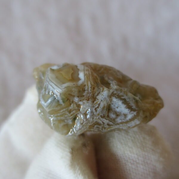 natural gobi vein agate raw stone, jinmai stone specimen (q04） (copy)