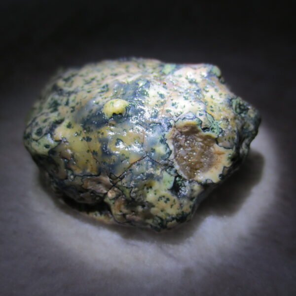 natural green grass flower gobi moss agate , desert gobi stone mineral specimen (t02)
