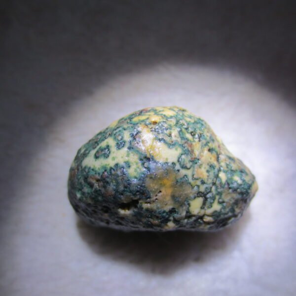 natural green grass flower gobi moss agate , desert gobi stone mineral specimen (t04)
