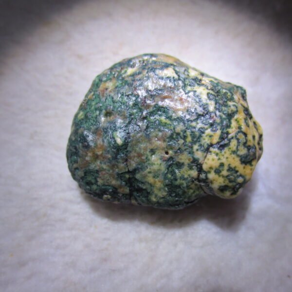 natural green grass flower gobi moss agate , desert gobi stone mineral specimen (t04)
