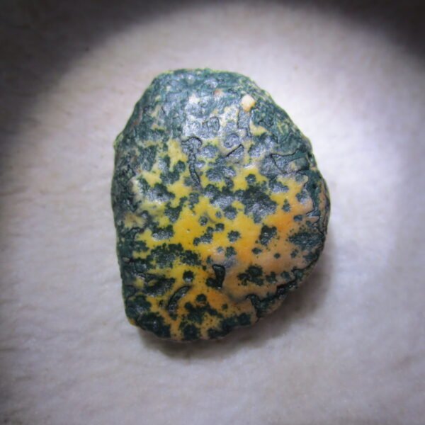 natural green grass flower gobi moss agate , desert gobi stone mineral specimen (t07）