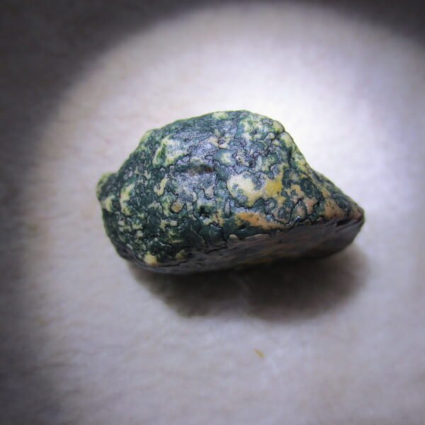 natural green grass flower gobi moss agate , desert gobi stone mineral specimen (t07）