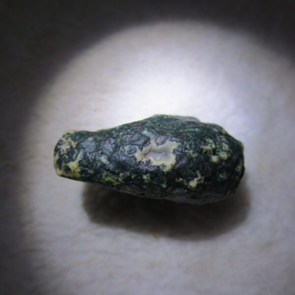 natural green grass flower gobi moss agate , desert gobi stone mineral specimen (t07）