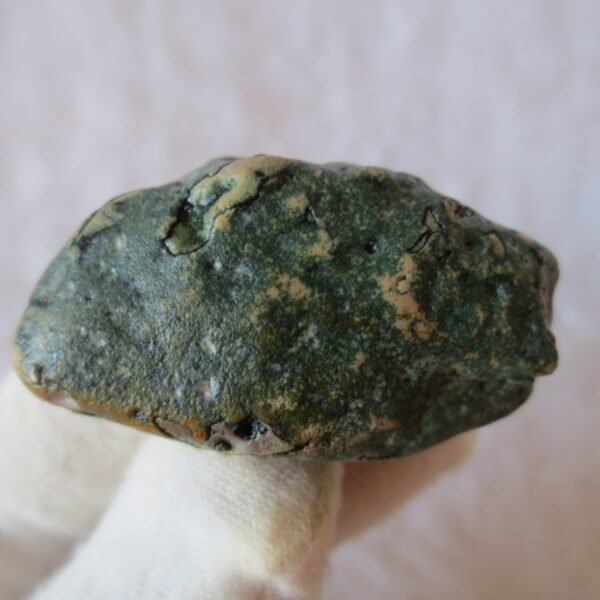 natural green grass flower gobi moss agate , desert gobi stone mineral specimen (t12）