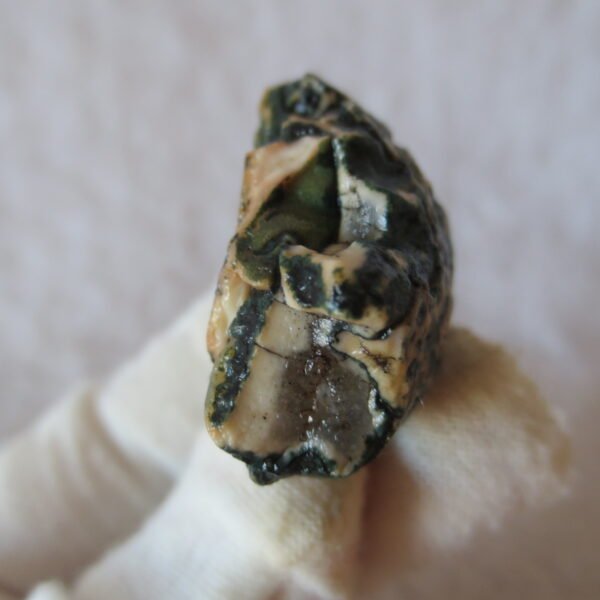 natural green grass flower gobi moss agate , desert gobi stone mineral specimen (t12） (copy)