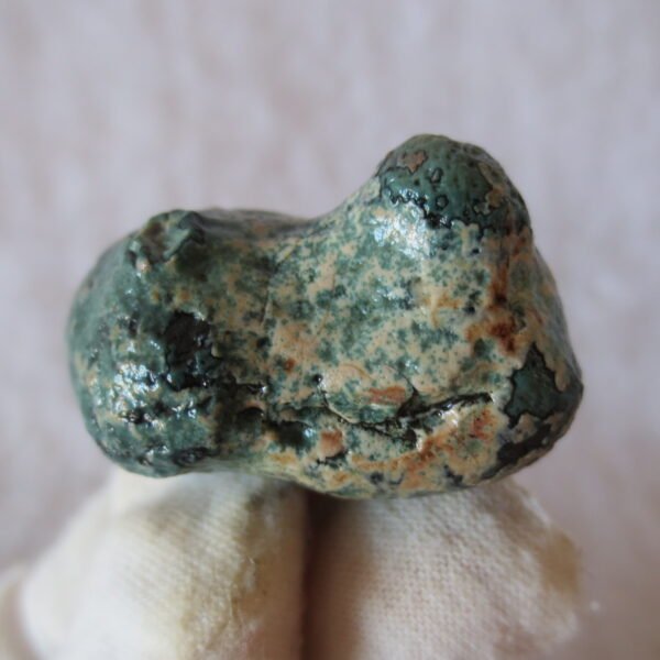 natural green grass flower gobi moss agate , desert gobi stone mineral specimen (t15）