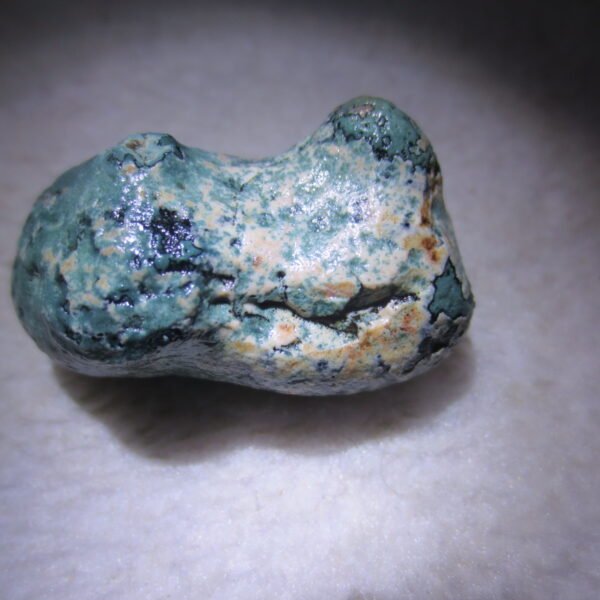 natural green grass flower gobi moss agate , desert gobi stone mineral specimen (t15）