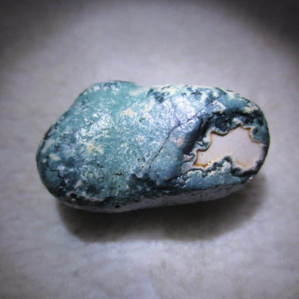 natural green grass flower gobi moss agate , desert gobi stone mineral specimen (t15）