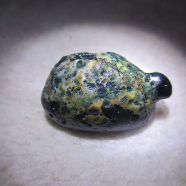 natural green grass flower gobi moss agate , desert gobi stone mineral specimen (t17）
