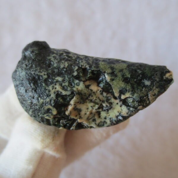 natural green grass flower gobi moss agate , desert gobi stone mineral specimen (t20）