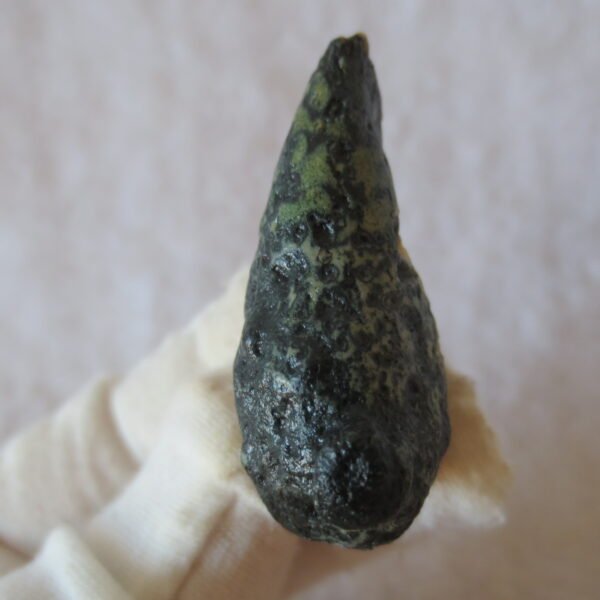 natural green grass flower gobi moss agate , desert gobi stone mineral specimen (t20）