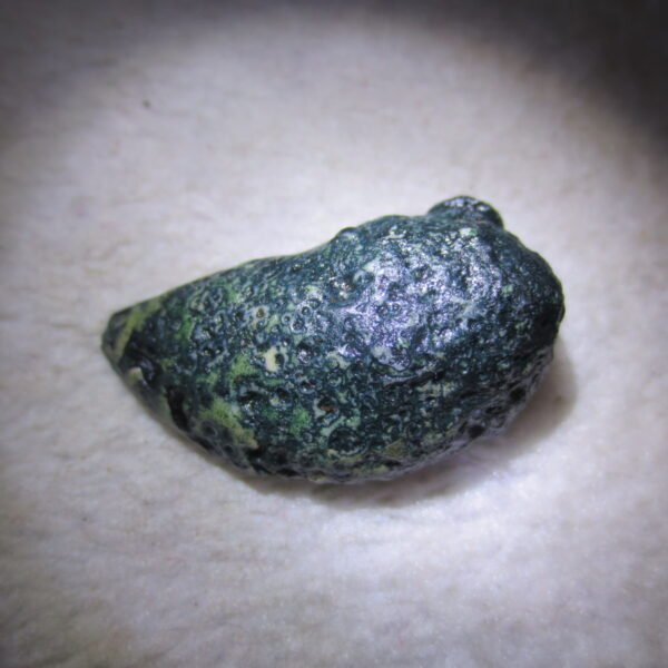 natural green grass flower gobi moss agate , desert gobi stone mineral specimen (t20）
