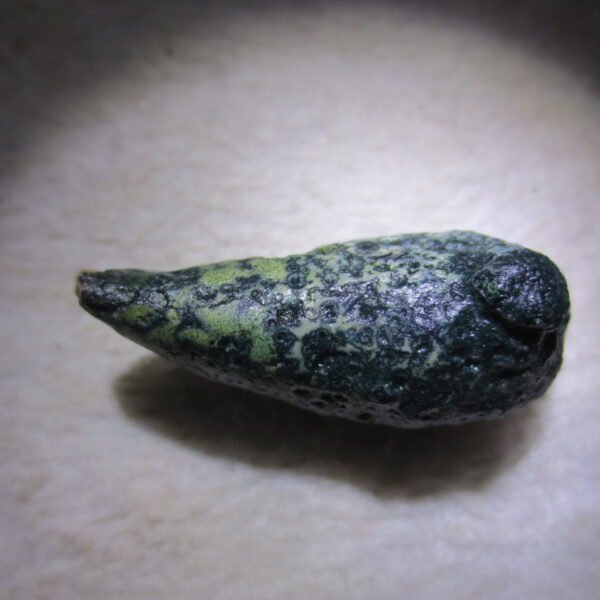 natural green grass flower gobi moss agate , desert gobi stone mineral specimen (t20）