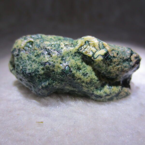 natural green grass flower gobi moss agate , desert gobi stone mineral specimen (t23)