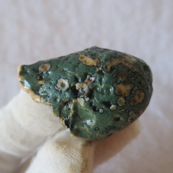 natural green grass flower gobi moss agate , desert gobi stone mineral specimen (t24）