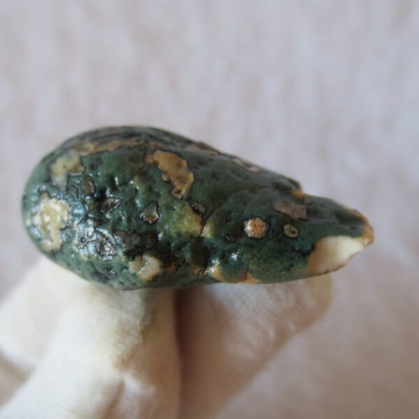natural green grass flower gobi moss agate , desert gobi stone mineral specimen (t24）