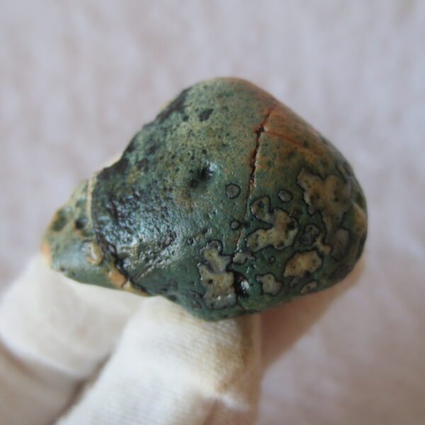 natural green grass flower gobi moss agate , desert gobi stone mineral specimen (t24）