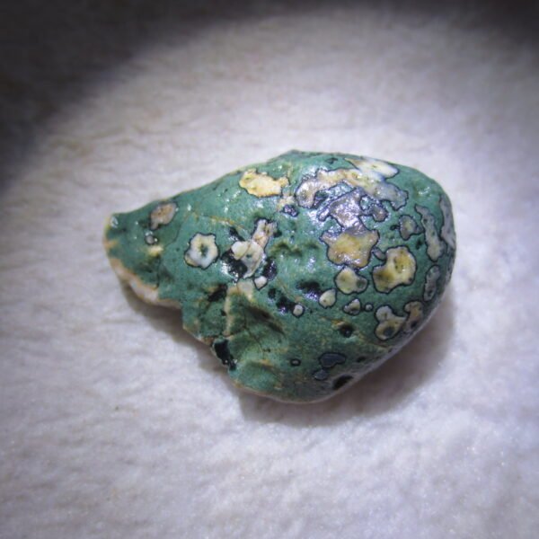 natural green grass flower gobi moss agate , desert gobi stone mineral specimen (t24）