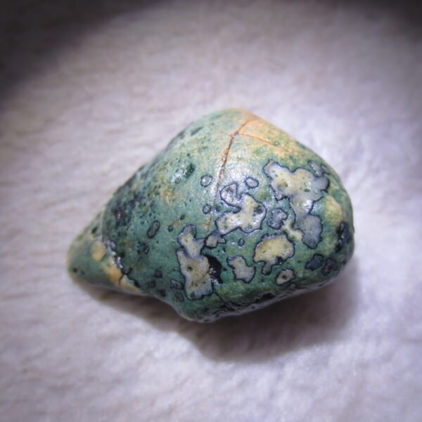 natural green grass flower gobi moss agate , desert gobi stone mineral specimen (t24）