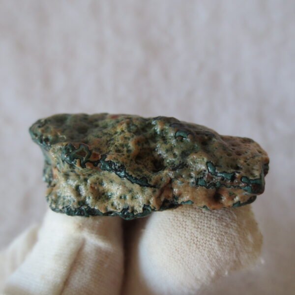 natural green grass flower gobi moss agate , desert gobi stone mineral specimen (t28）