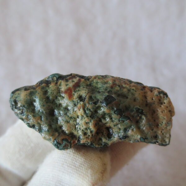 natural green grass flower gobi moss agate , desert gobi stone mineral specimen (t28）