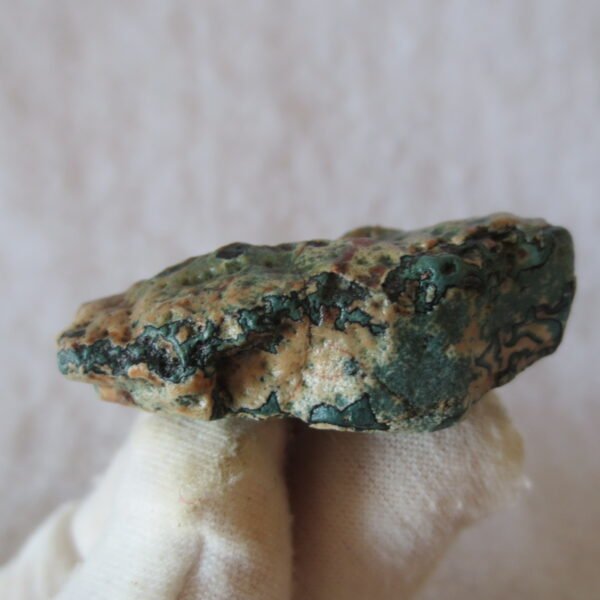 natural green grass flower gobi moss agate , desert gobi stone mineral specimen (t28）