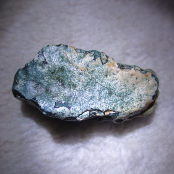 natural green grass flower gobi moss agate , desert gobi stone mineral specimen (t28）