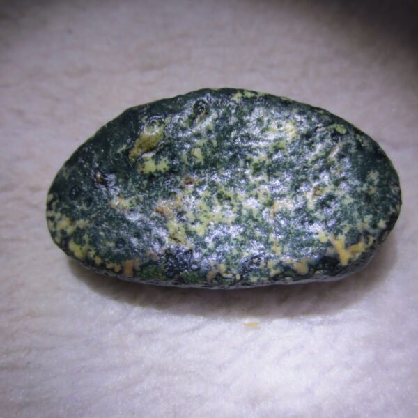 natural green grass flower gobi moss agate , desert gobi stone mineral specimen (t29）