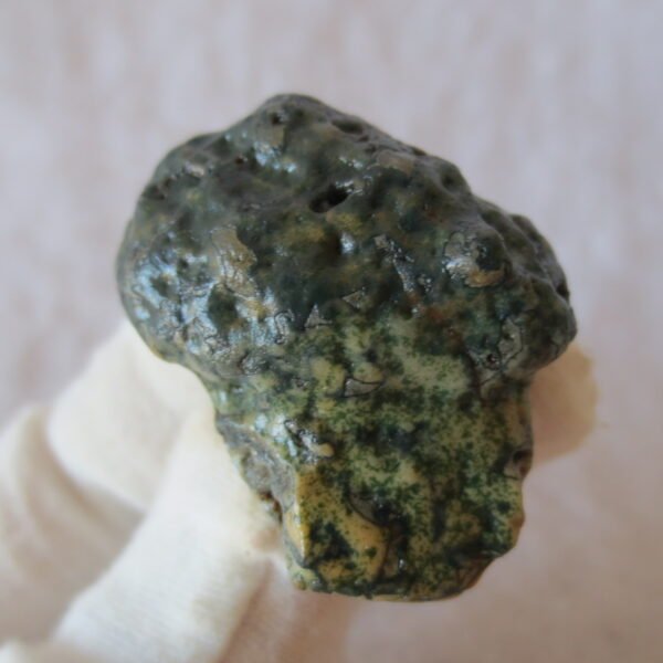 natural green grass flower gobi moss agate , desert gobi stone mineral specimen (t30）