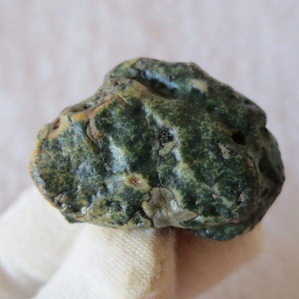 natural green grass flower gobi moss agate , desert gobi stone mineral specimen (t30）
