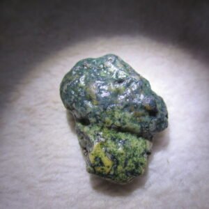 natural green grass flower gobi moss agate , desert gobi stone mineral specimen (t30）