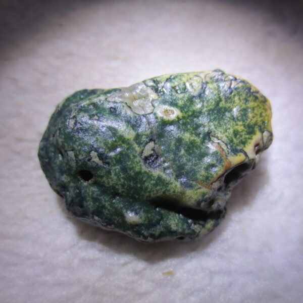 natural green grass flower gobi moss agate , desert gobi stone mineral specimen (t30）