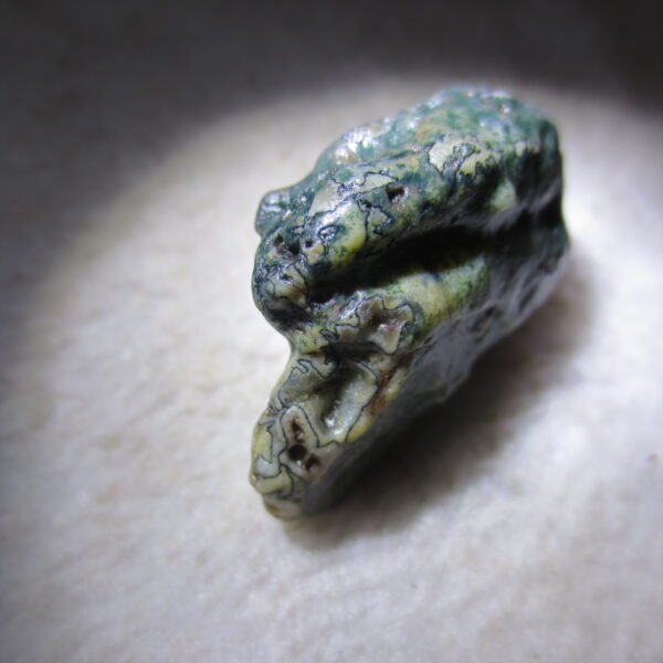 natural green grass flower gobi moss agate , desert gobi stone mineral specimen (t30）