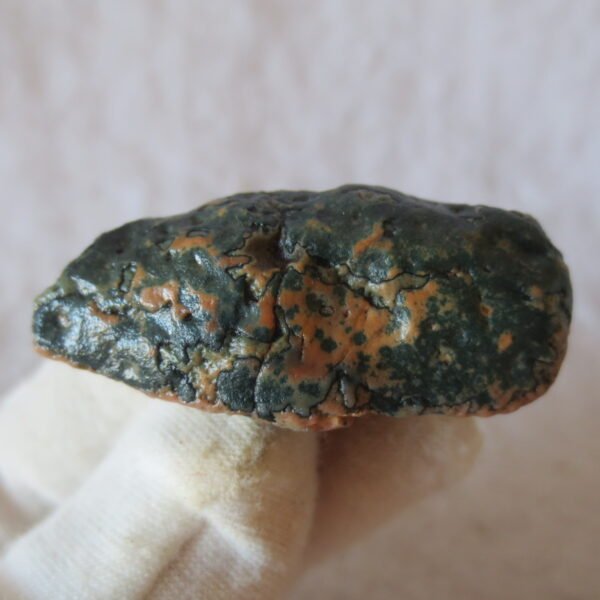 natural green grass flower gobi moss agate , desert gobi stone mineral specimen (t32）