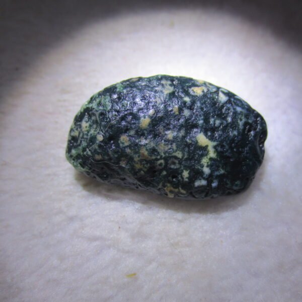 natural green grass flower gobi moss agate , desert gobi stone mineral specimen (t34）