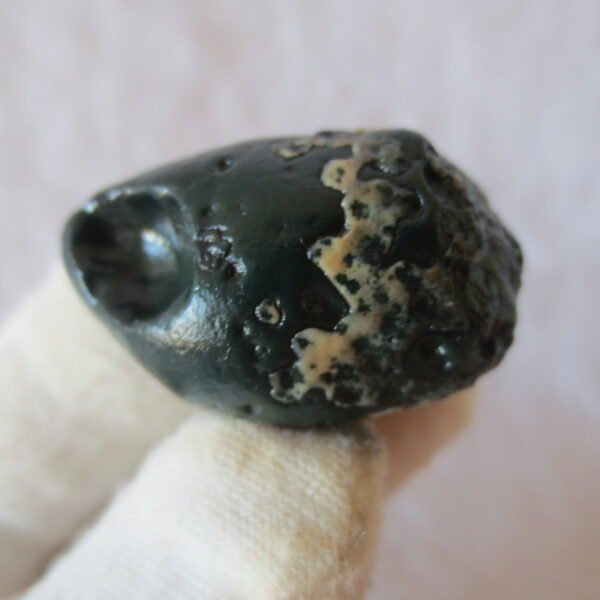 natural green grass flower gobi moss agate , desert gobi stone mineral specimen (t36）
