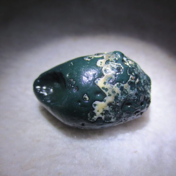 natural green grass flower gobi moss agate , desert gobi stone mineral specimen (t36）