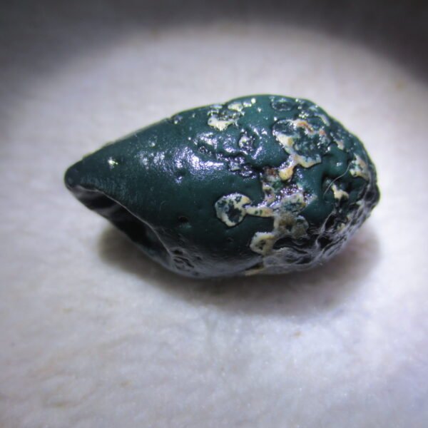 natural green grass flower gobi moss agate , desert gobi stone mineral specimen (t36）