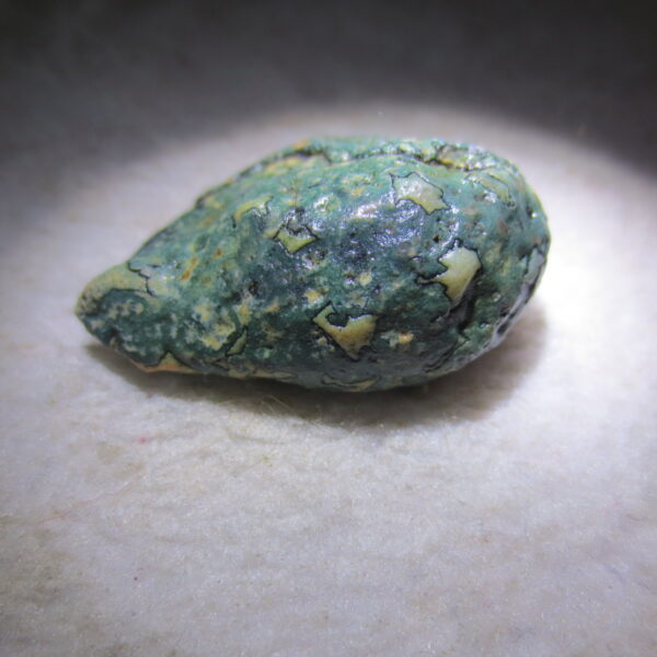natural green grass flower gobi moss agate , desert gobi stone mineral specimen (t37)