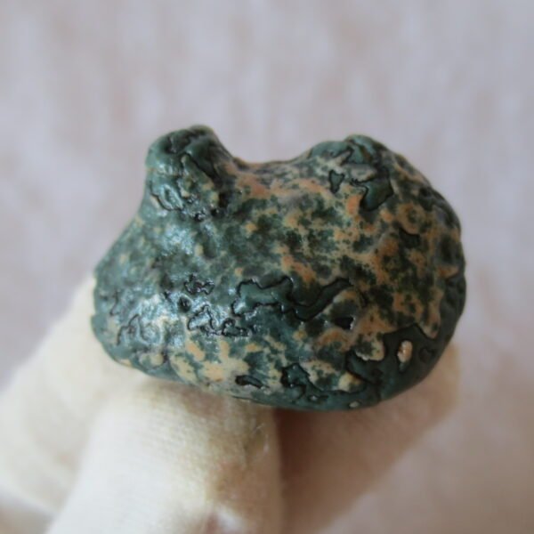 natural green grass flower gobi moss agate , desert gobi stone mineral specimen (t39）