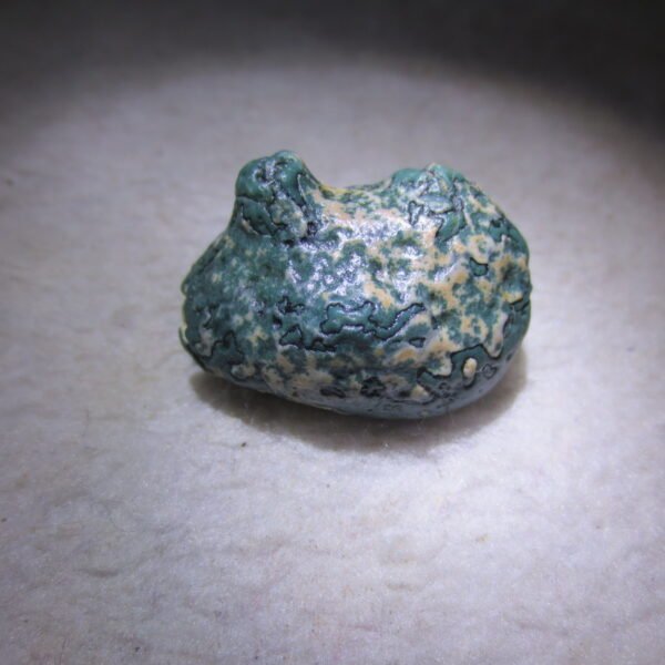 natural green grass flower gobi moss agate , desert gobi stone mineral specimen (t39）