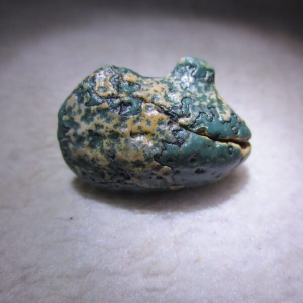 natural green grass flower gobi moss agate , desert gobi stone mineral specimen (t39）