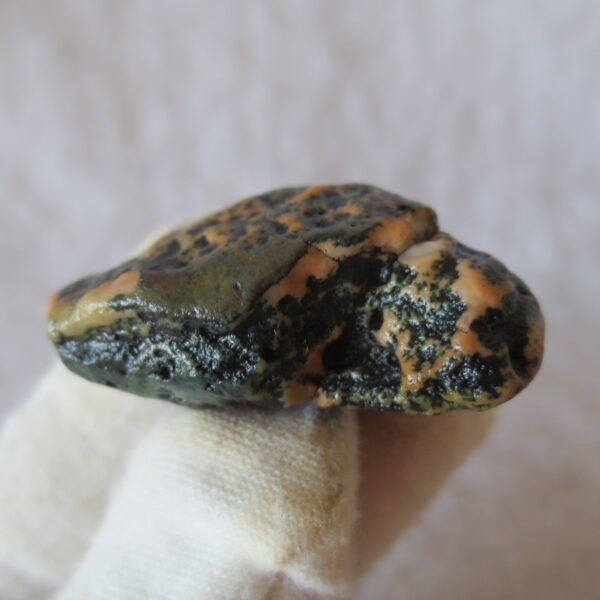 natural green grass flower gobi moss agate , desert gobi stone mineral specimen (t40)