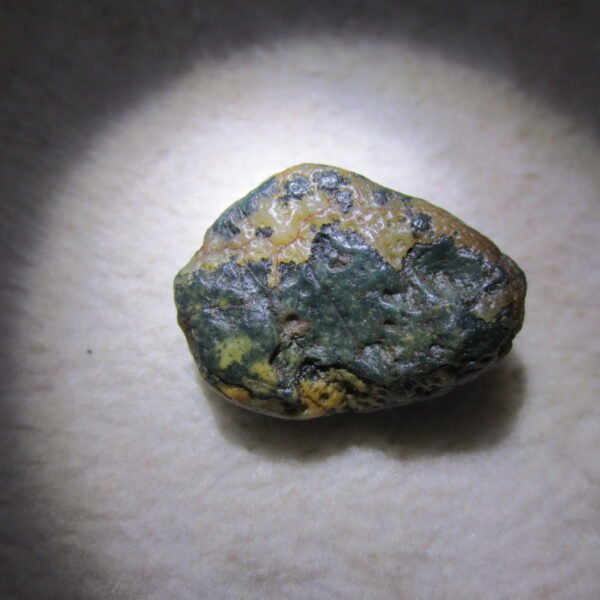 natural green grass flower gobi moss agate , desert gobi stone mineral specimen (t41)